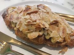 杏仁羊角包-WHEAT&BAKER-麥(凯德来福士店)