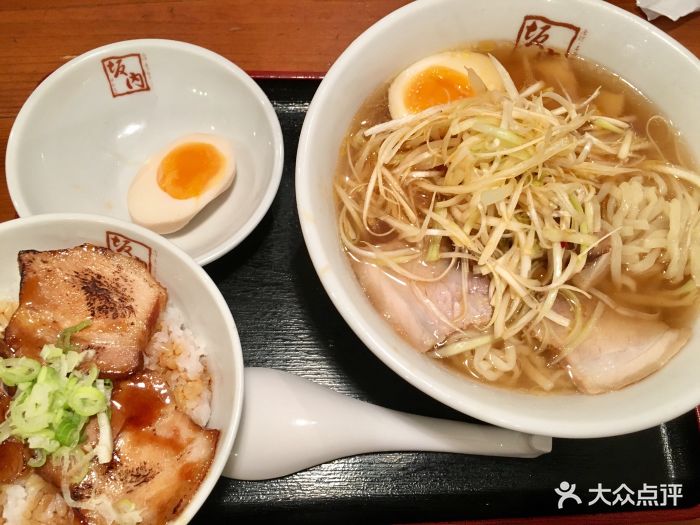 坂内食堂猪肉拉面套餐图片