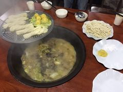 -粘豆包柴火铁锅炖