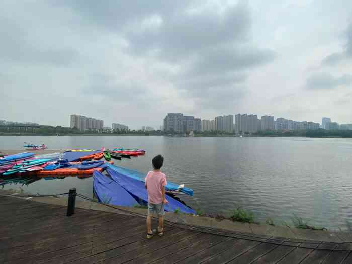 锦城湖运动中心-"锦城湖运动中心,坐落在锦城湖旁边比较不.