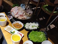 -洪氏嗨捞·广东猪肚鸡·椰子鸡火锅(西咸万象城店)