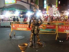 -六合夜市