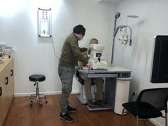 -视野联行眼镜•蔡司•依视路(温江店)