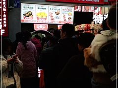 等位区-黑色经典臭豆腐·湖南特产(步行街店)