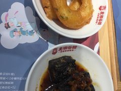 -呷佬·长沙手工米粉(金沙江路店)