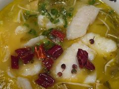 -渝是乎酸菜鱼(龙旗购物中心店)