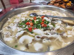 -何哥鲜鱼餐厅(龙湖花园店)