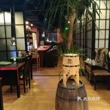 周末去天山地区朋友家，晚饭就附近解决了，朋友带去的这