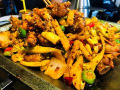 -沪小二炭火蛙锅(淮海中路美食不夜城店)