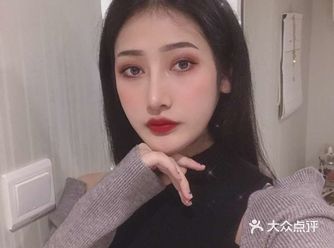 1、自体脂肪面部精雕就是从人体脂肪丰厚的部位吸出脂肪