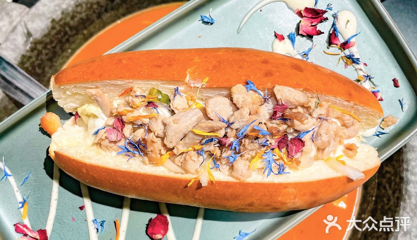 答应我，新年一定要带小朋友来吃的面包🐔