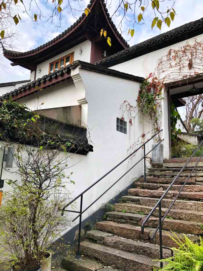 夕霞小筑-"地理位置很优越,就在西湖断桥风景区的附近.