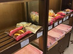 面包甜点陈列柜-红宝石·鲜奶小方·海派西点房(南丹店)
