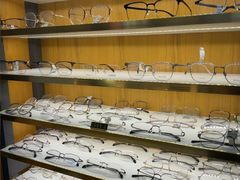 -优医视平价眼镜蔡司依视路折扣工厂店(十里堡店)