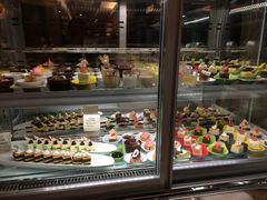 面包甜点陈列柜-牡丹国际大酒店-港式茶餐厅