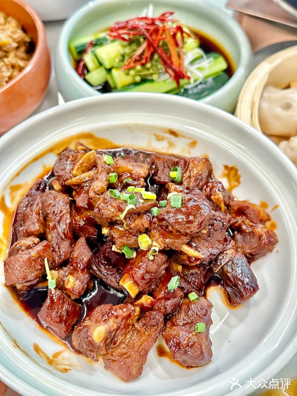 像置身于竹林，餐厅环境非常好。️东坡仔排