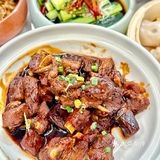 像置身于竹林，餐厅环境非常好。️东坡仔排