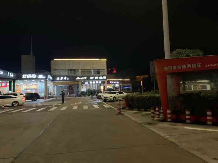 兰溪服务区-"中午时分人太多了.厕所有点点滑.但还好.