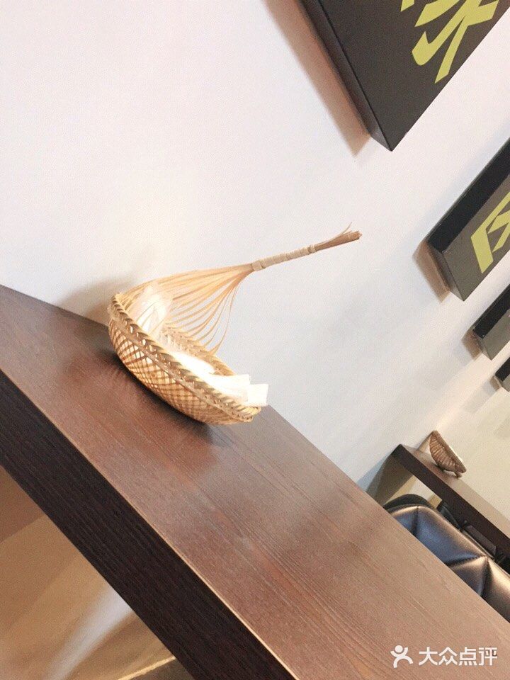 和各镇区方言的牌子,对小店来说很不错。服务态度