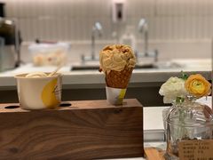 白咖啡-咖啡酱和烤榛子冰淇淋-Luneurs(幸福里店)