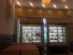 -红宝石·鲜奶小方·海派西点房(南丹店)