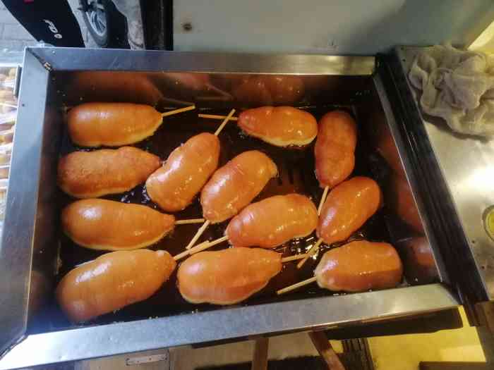 又找到一家卖这种老式热狗的地儿了