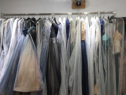 -觅白婚纱礼服馆