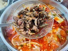 -黄利砖万峰林布依特色酸笋牛肉馆