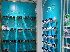 -英伦眼镜蔡司依视路折扣店(通州万达店)