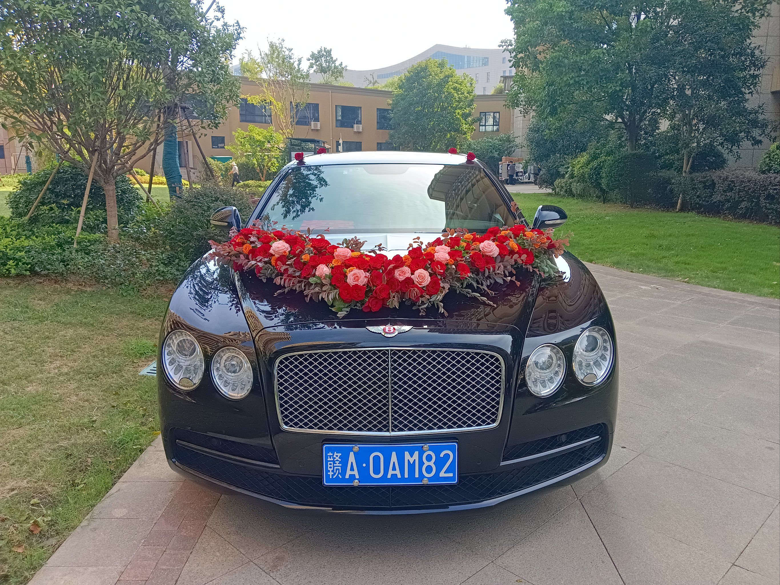 喜满缘婚车,新款宾利飞驰带5台奔驰e车队