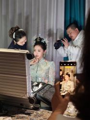 点击看大图 -爱伊人婚纱礼服美妆馆