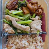新一轮的便当 最近检查血糖偏高，主食改吃糙米饭了