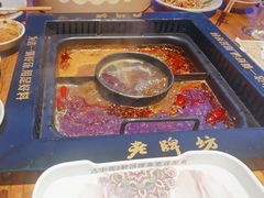 -老牌坊云南鱼豆花火锅(哈西万达店)