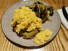 炒蛋菠菜牛油果香草酱吐司-Wagas沃歌斯(枫蓝国际店)