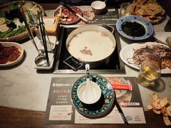 -尚尚仙·酸汤猪手·猪肚鸡火锅(华联万柳购物中心店)
