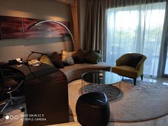 -上海滴水湖皇冠假日酒店