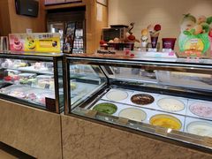 面包甜点陈列柜-哈根达斯(芳圆里店)