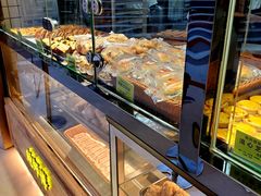 面包甜点陈列柜-鲍师傅糕点(国金街店)