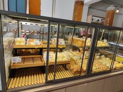 面包甜点陈列柜-顶东面包花园·生日蛋糕(世博店)