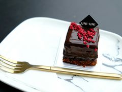 -UNI UNI(环亚凯瑟琳店)