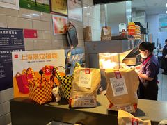 -麦当劳(上海虹桥站30B检票口楼上)