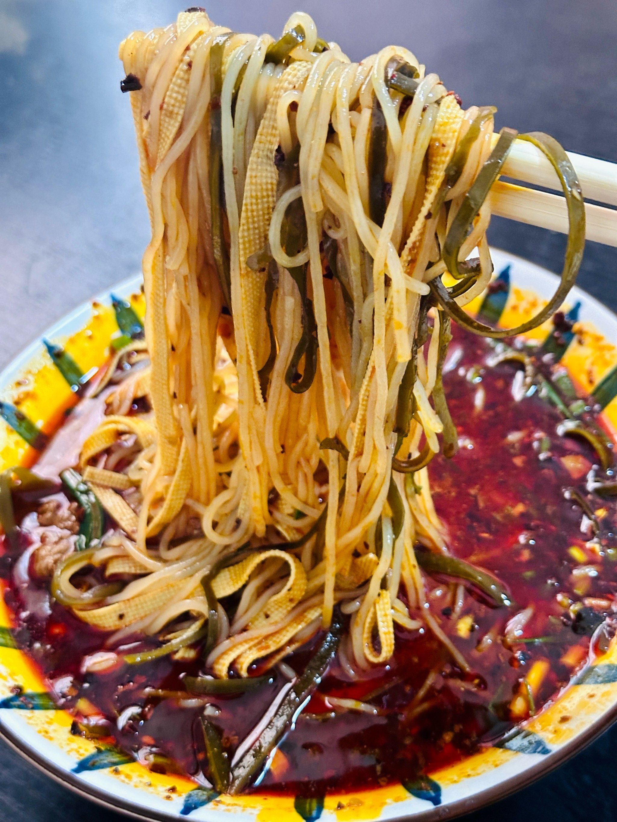 西安特色红油米线,这一口谁能顶得住吼吼次!