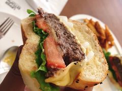招牌牛肉汉堡-UPPER KITCHEN(延安路店)