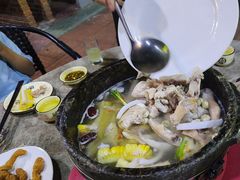 -墨脱石锅椰子鸡•香草鸭•东山羊(大东海店)