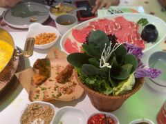 -洪氏嗨捞·广东猪肚鸡·椰子鸡火锅(西咸万象城店)