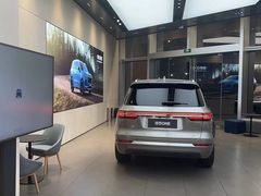 -理想汽车(世纪汇店)