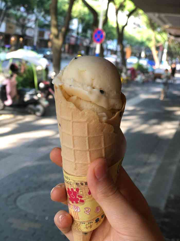 九山湖冰淇淋(温迪路店)-"店就在温迪路和春晖路交叉口浦发银行边上 .