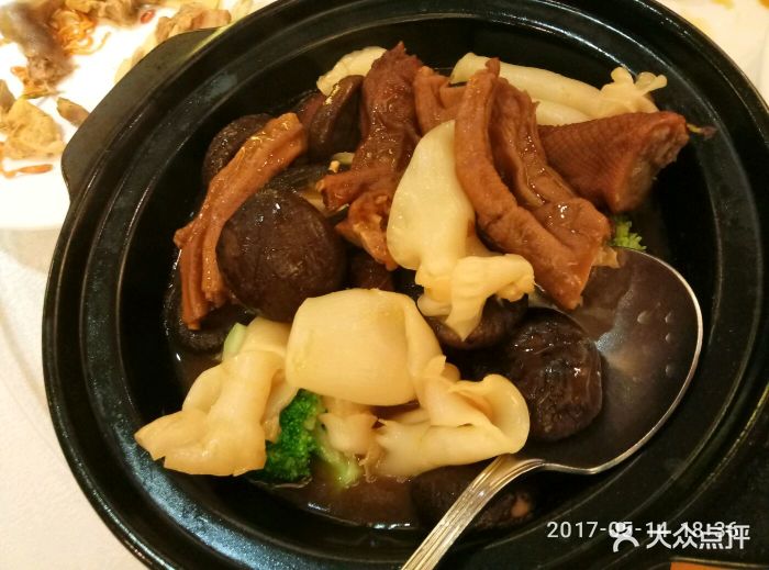 花胶冬菇鸭脚煲