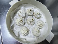 -莱莱小笼·乔艾