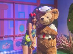 -小镇影院迪士尼小熊Duffy与他的朋友合影地